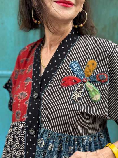 Flowers, Ajrakh, pure cotton and natural dyes… This multi print tunic displays the best of Kutch handicrafts with an international vibe!