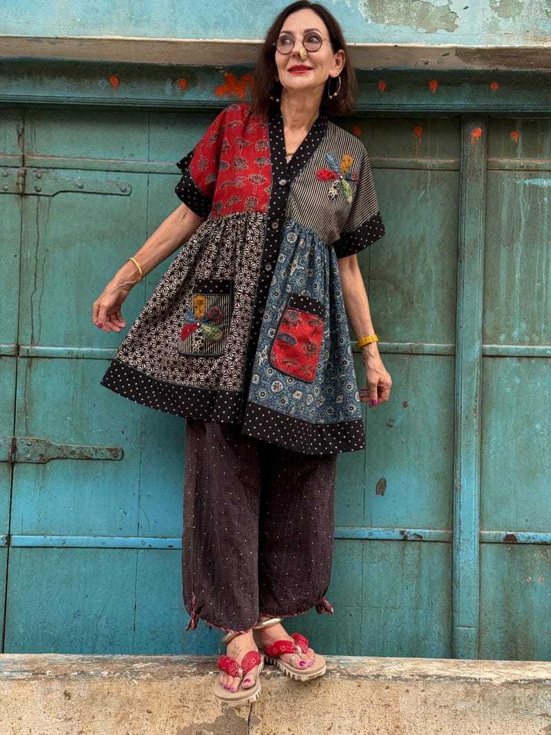 Flowers, Ajrakh, pure cotton and natural dyes… This multi print tunic displays the best of Kutch handicrafts with an international vibe!