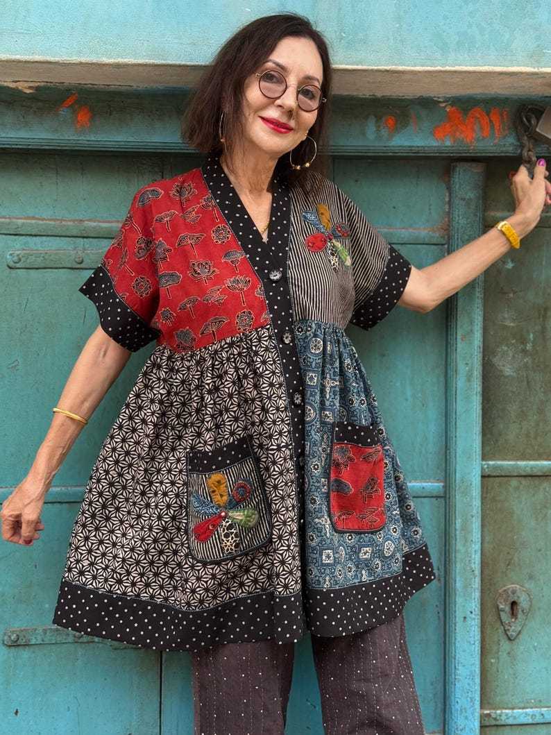 Flowers, Ajrakh, pure cotton and natural dyes… This multi print tunic displays the best of Kutch handicrafts with an international vibe!