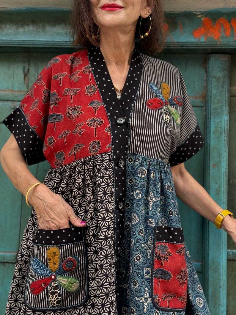 Flowers, Ajrakh, pure cotton and natural dyes… This multi print tunic displays the best of Kutch handicrafts with an international vibe!