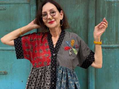 Flowers, Ajrakh, pure cotton and natural dyes… This multi print tunic displays the best of Kutch handicrafts with an international vibe!