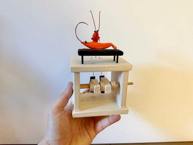 shrimp that gives massages