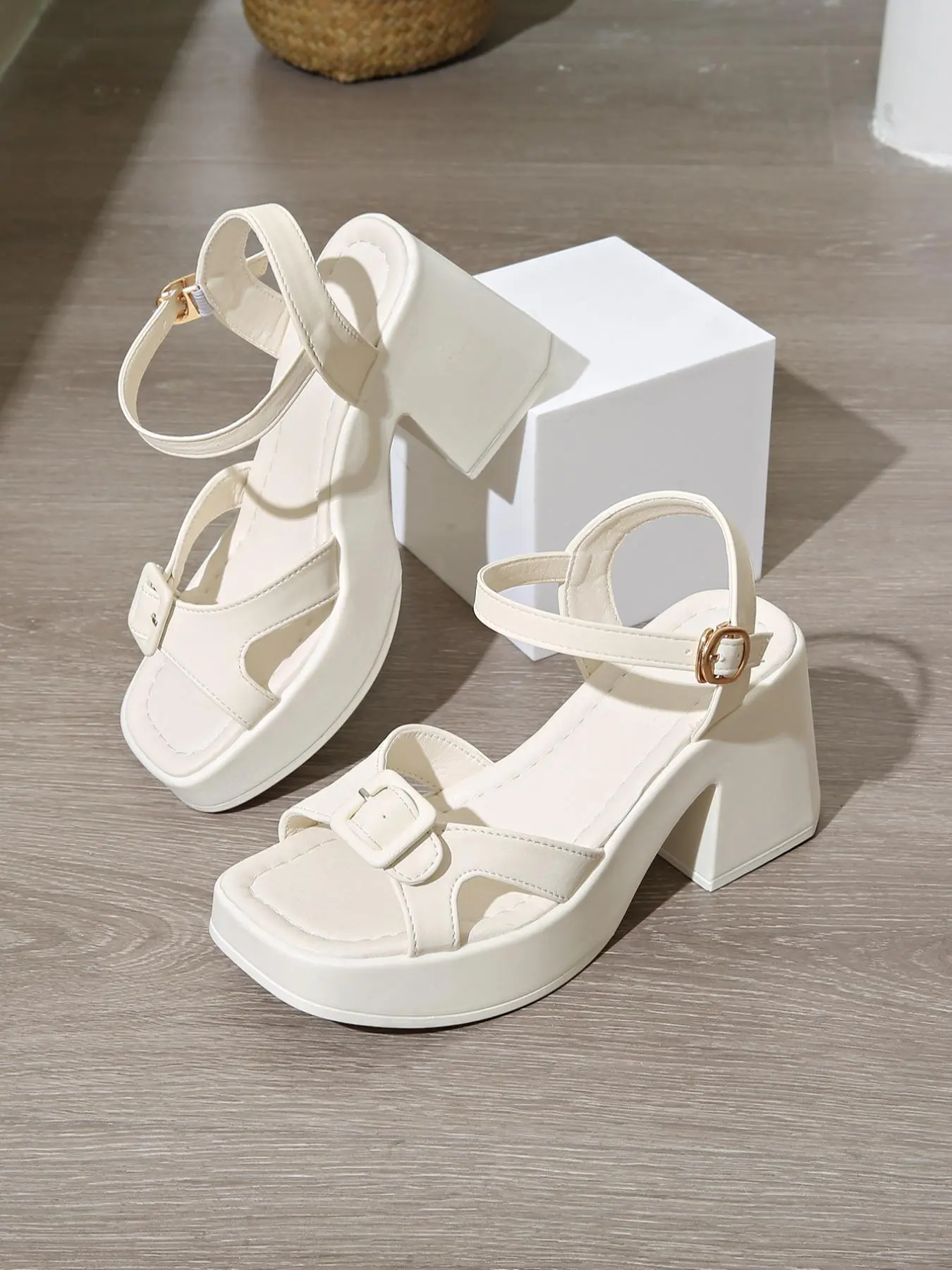 Women's Fashionable Cross Strap Heeled Sandals