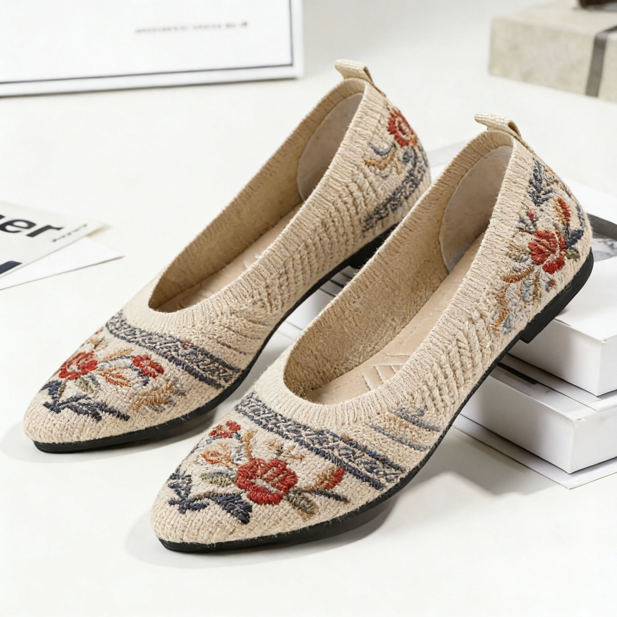 Elegant Border Floral on Cream Pointed-Toe Orthopedic Support Shoes