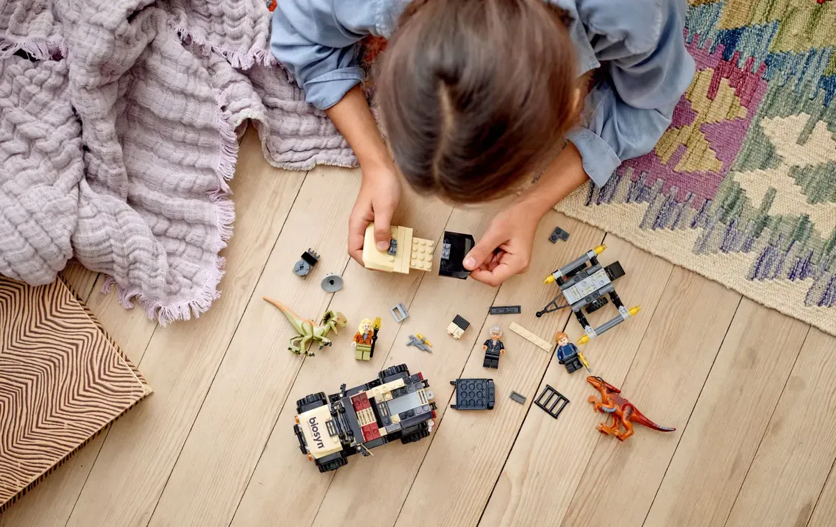 Pyroraptor & Dilophosaurus Transport