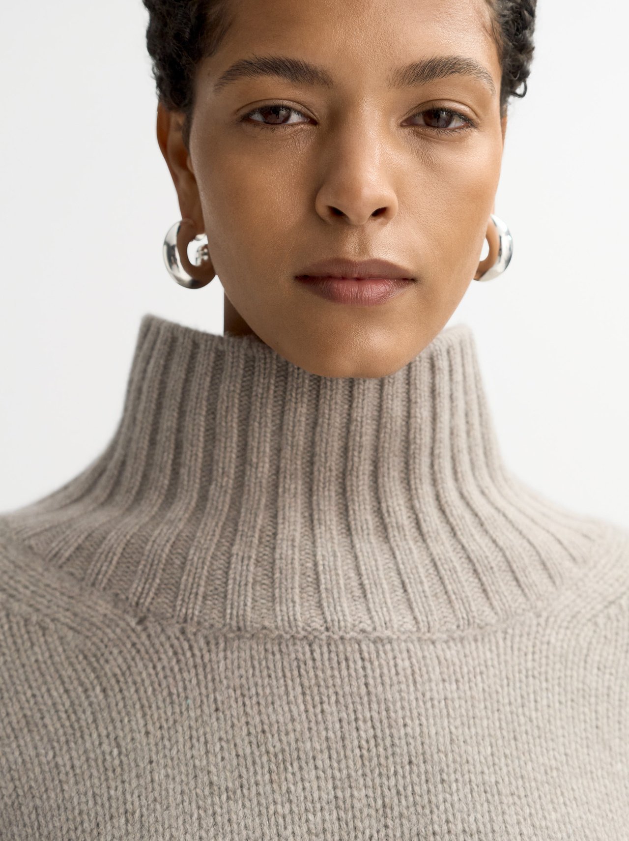 Cozy Wool Turtleneck Sweater – Effortless Warmth