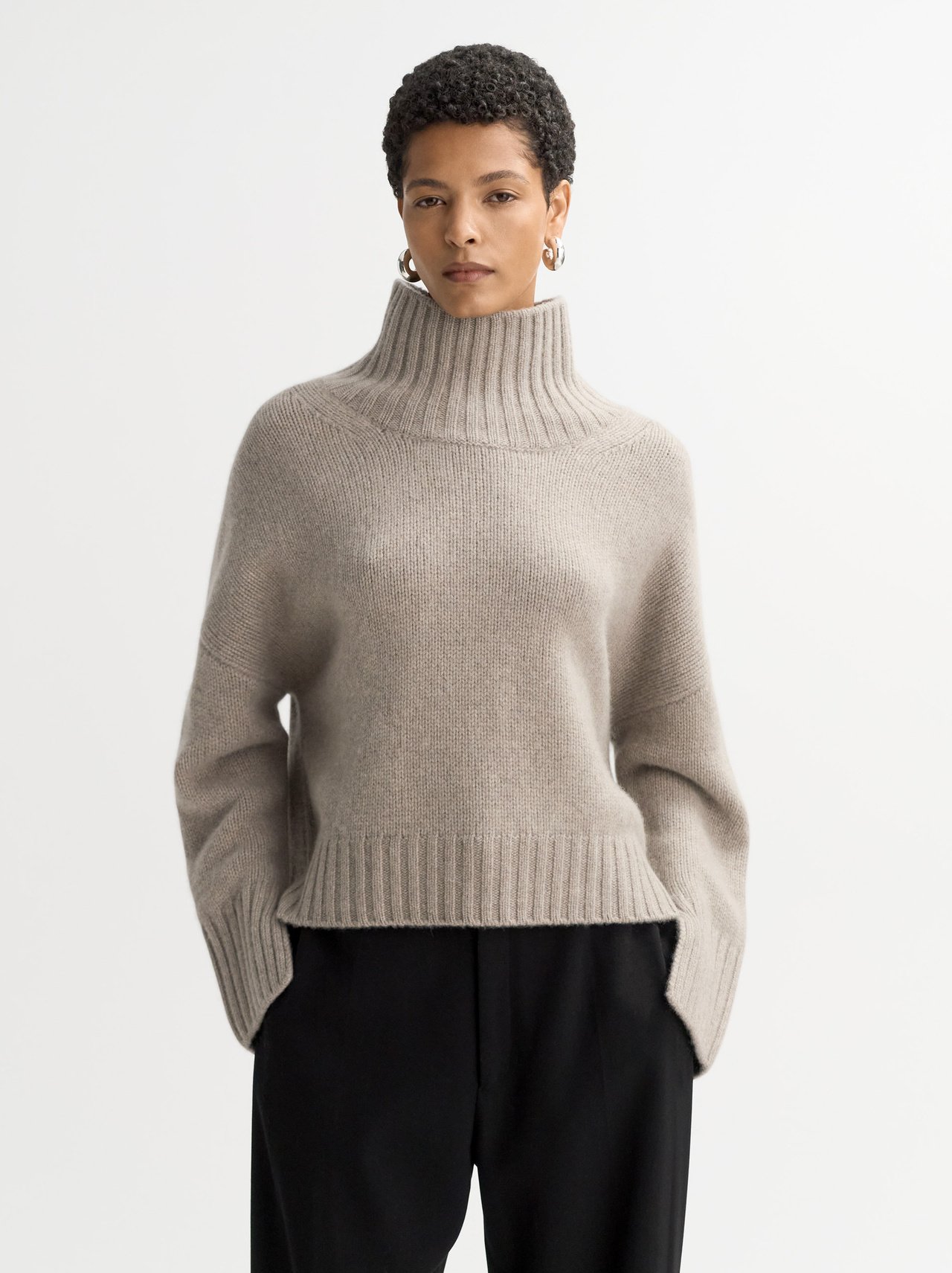 Cozy Wool Turtleneck Sweater – Effortless Warmth