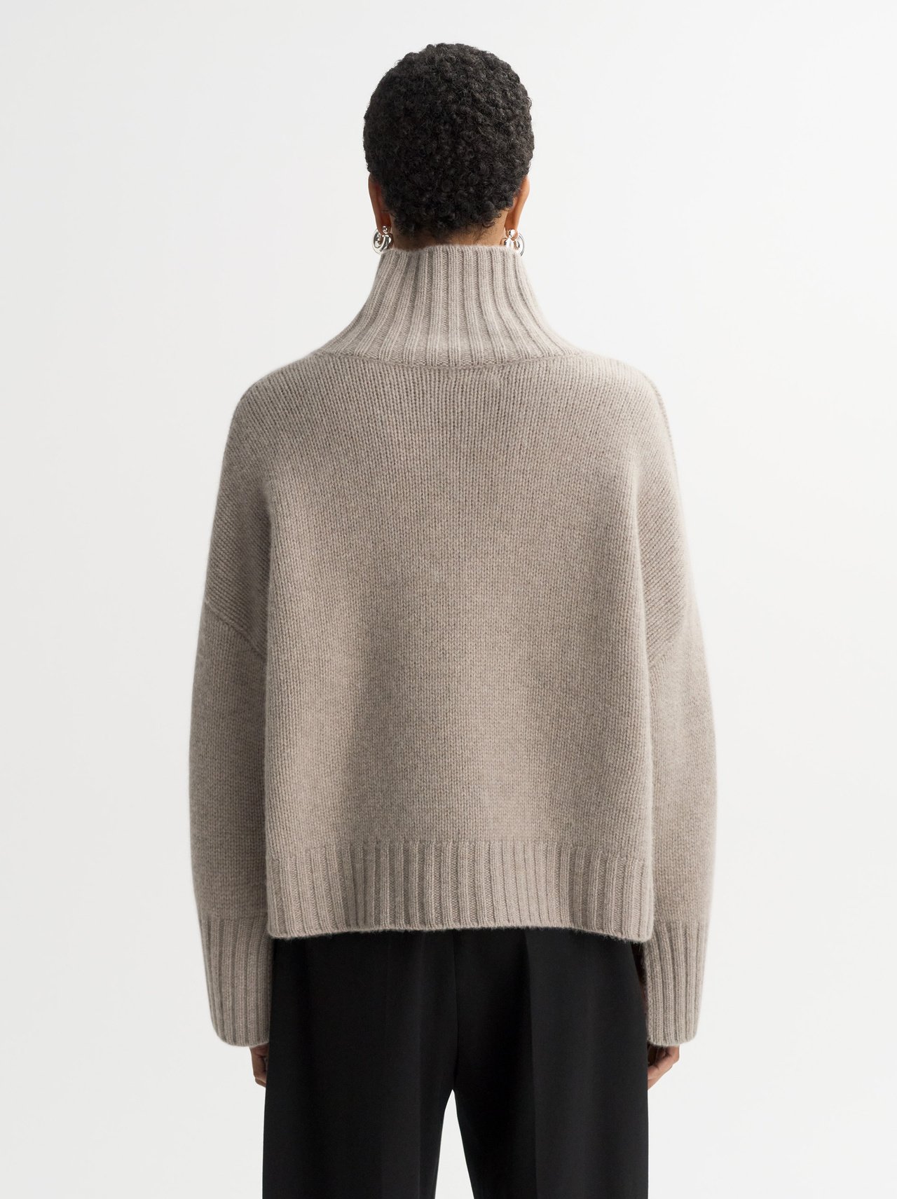Cozy Wool Turtleneck Sweater – Effortless Warmth