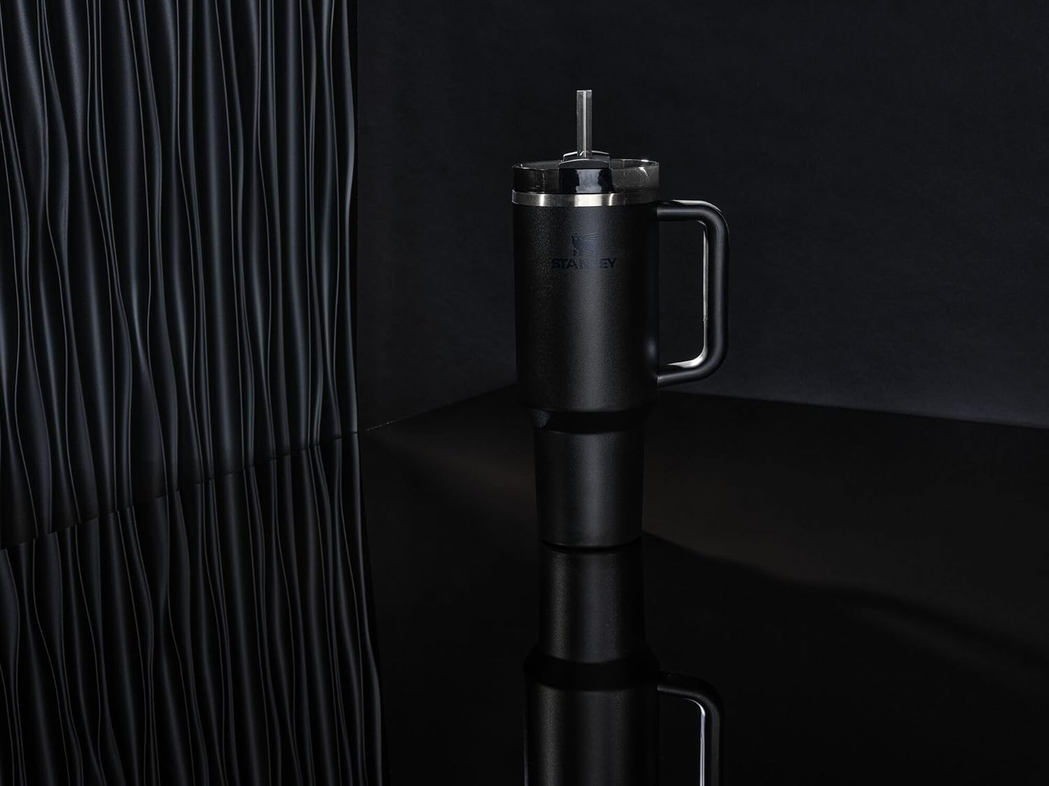 Stanthtley Quencher H2.0 FlowState Stainless Steel Vacuum Insulated Tumbler with Lid and Straw for Water, Iced Tea or Coffee