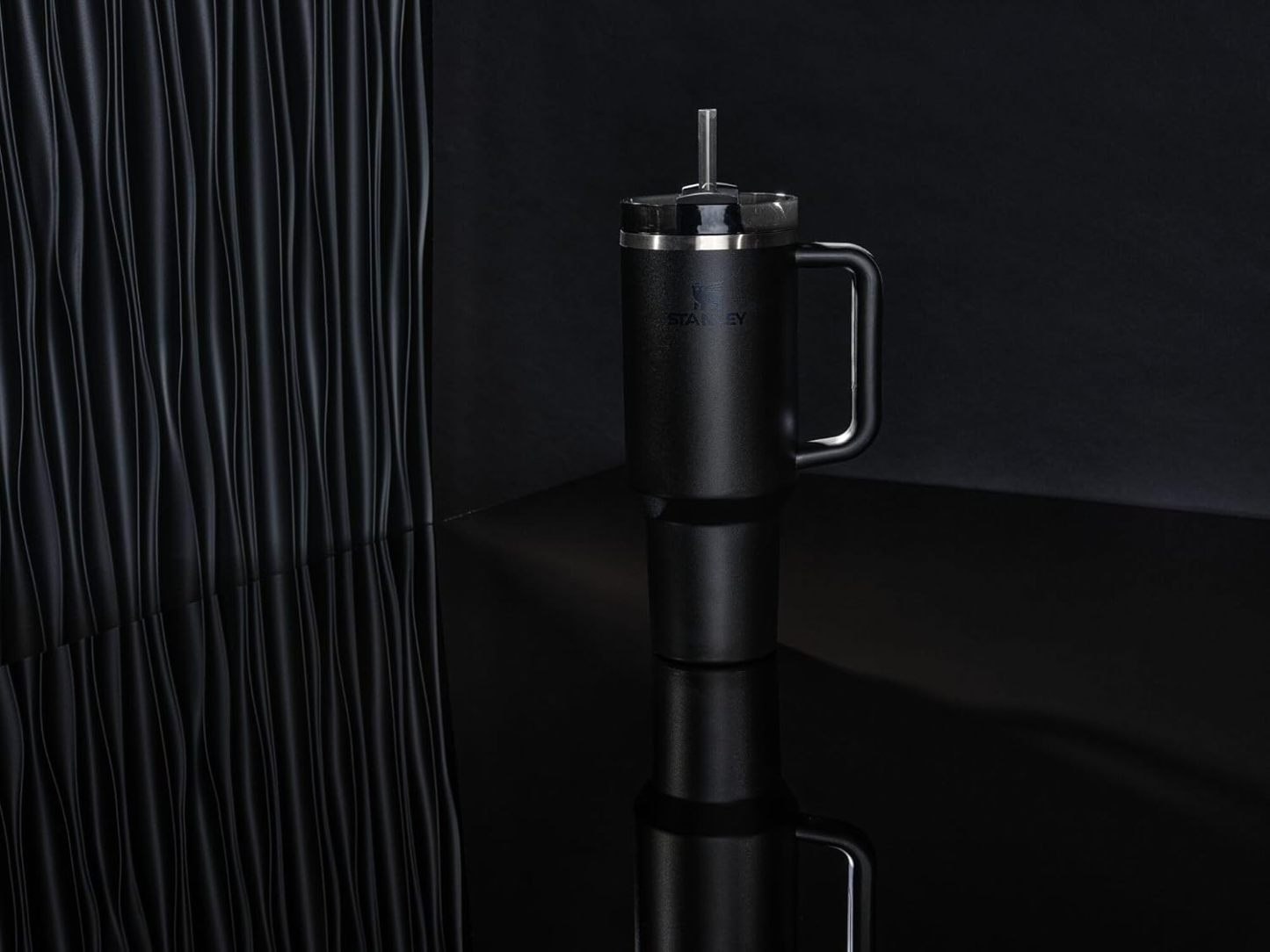 Stanthtley Quencher H2.0 FlowState Stainless Steel Vacuum Insulated Tumbler with Lid and Straw for Water, Iced Tea or Coffee