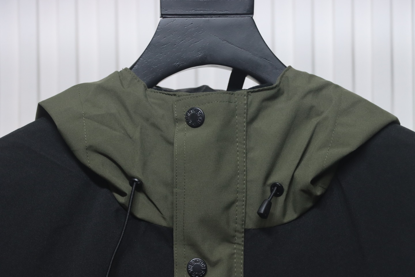 THE N0RTH FACE Hooded Camouflage Jacket Green