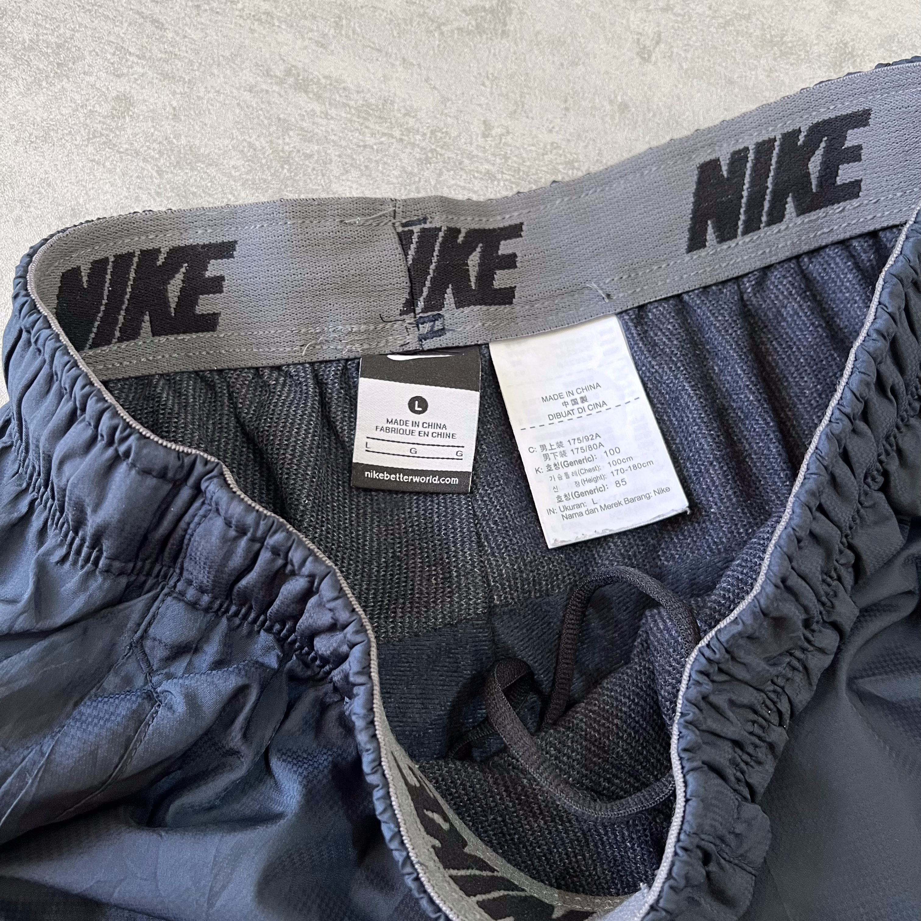 Nike 2000s trackpants  