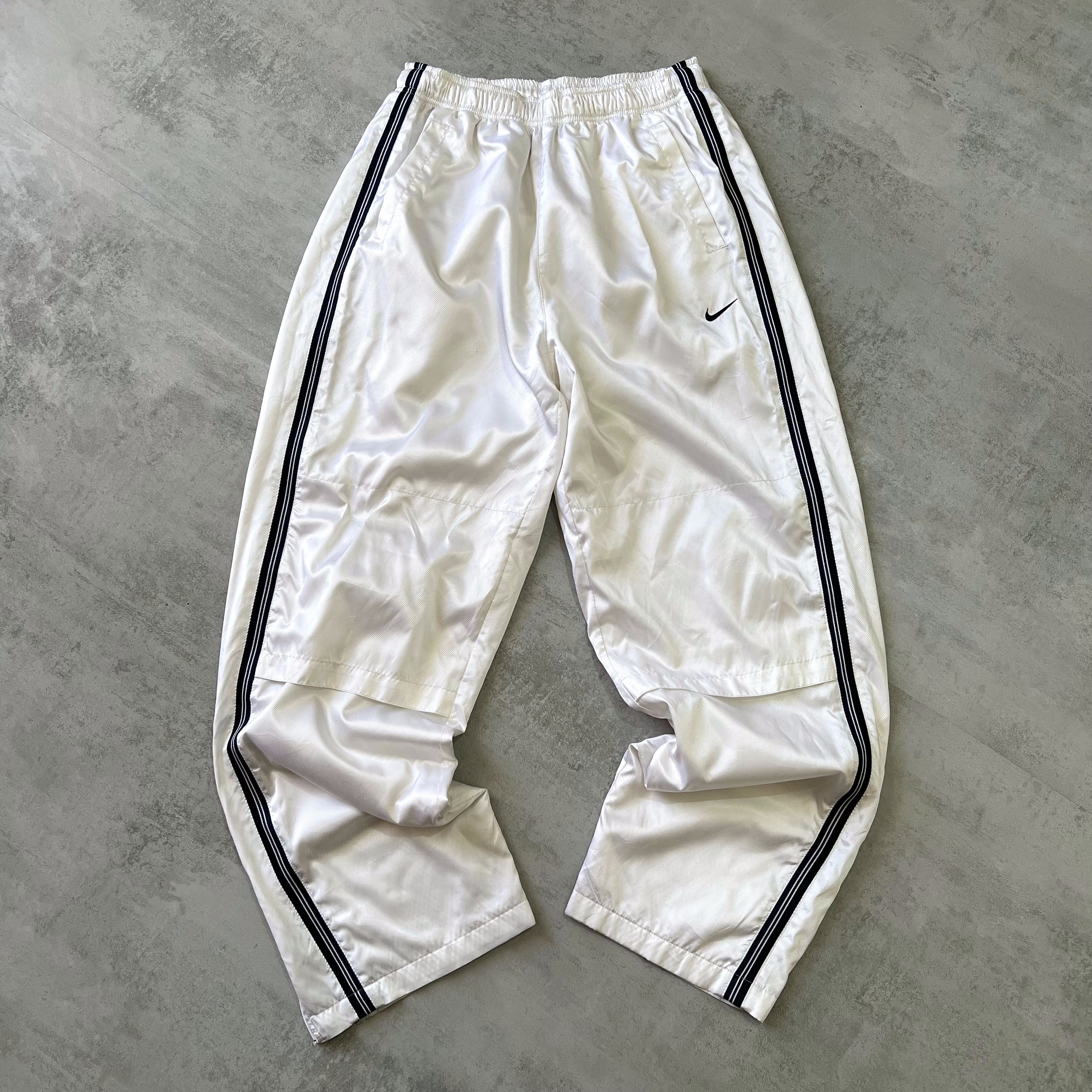 Nike RARE 2000s trackpants  