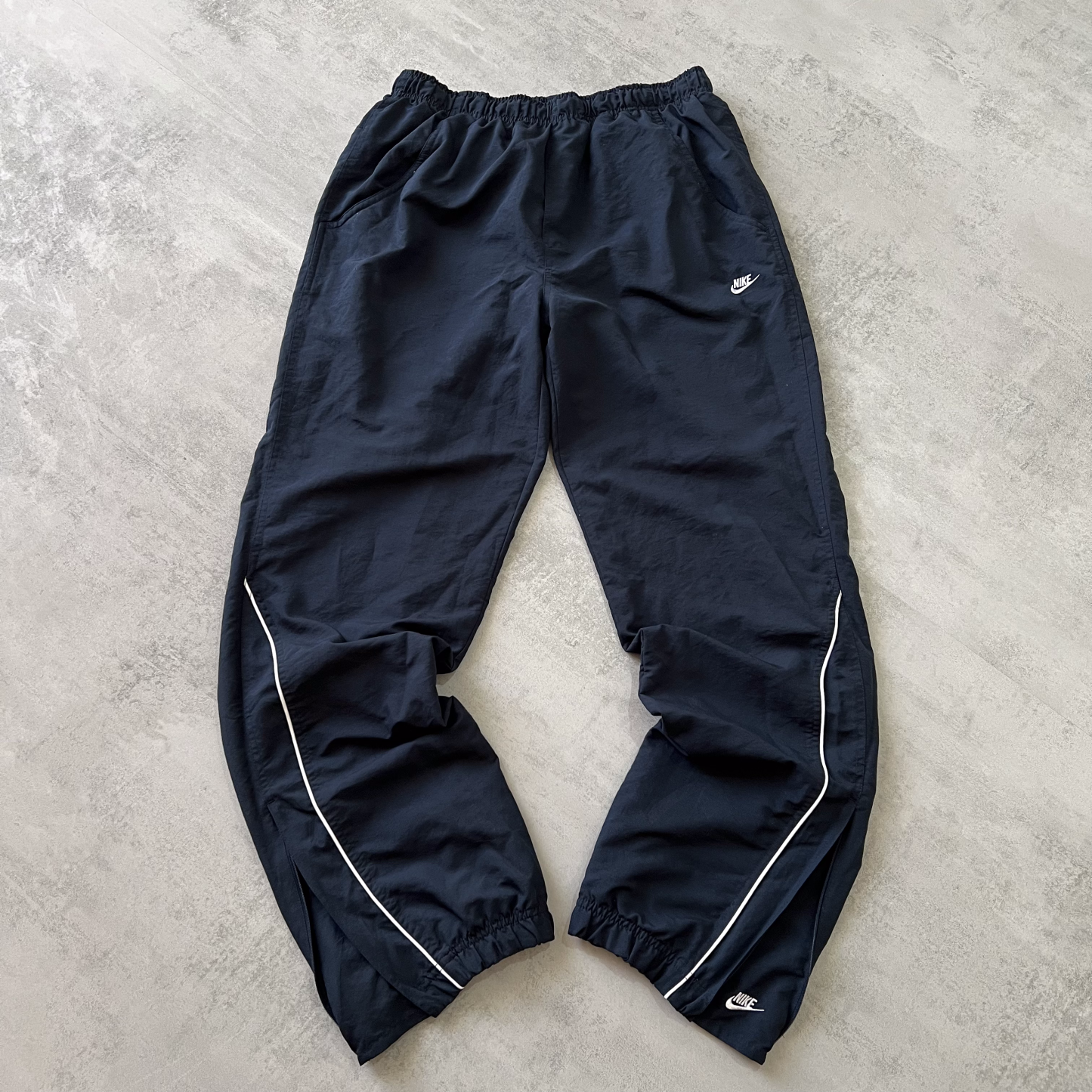 Nike RARE 2000s trackpants (L)