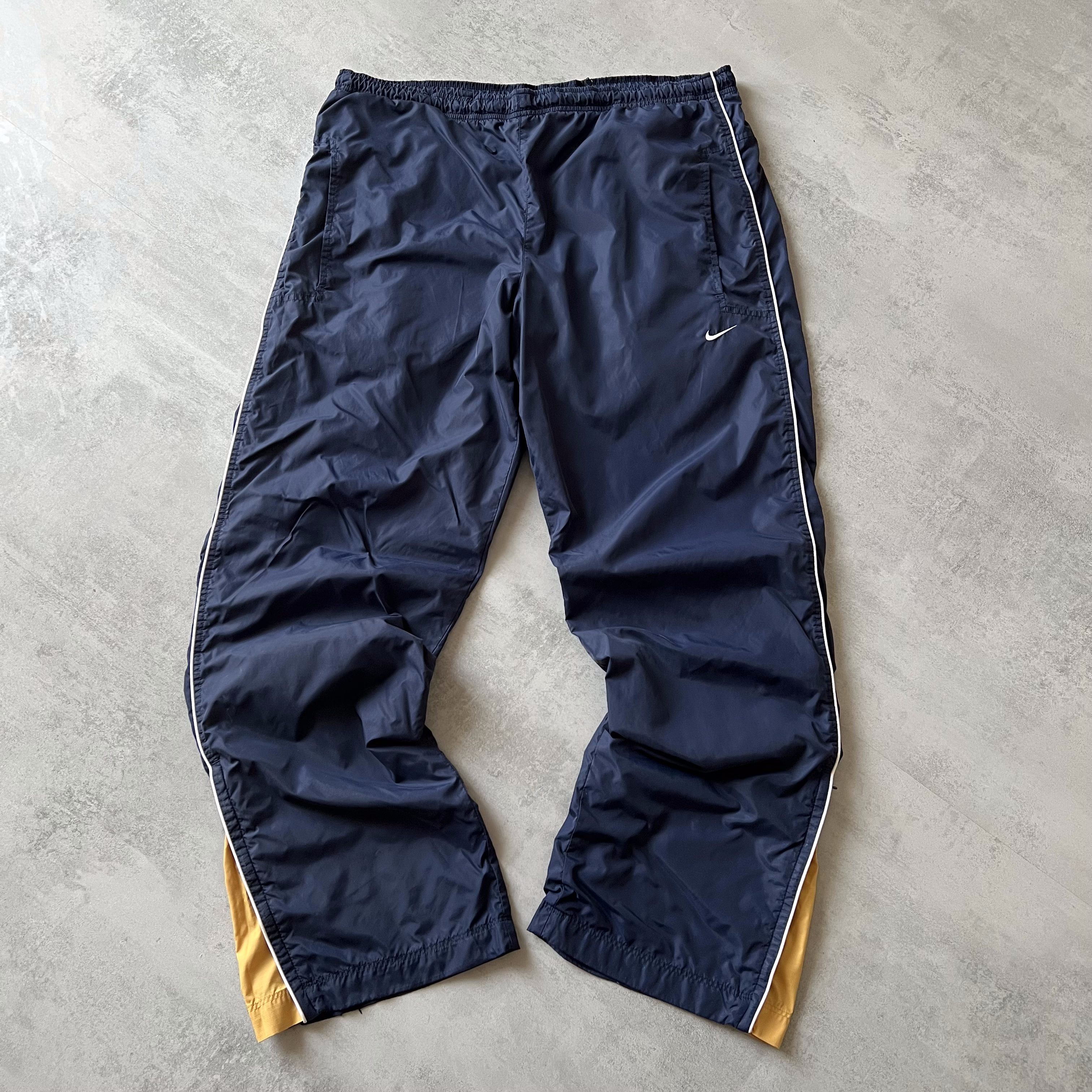 Nike 2000s trackpants  
