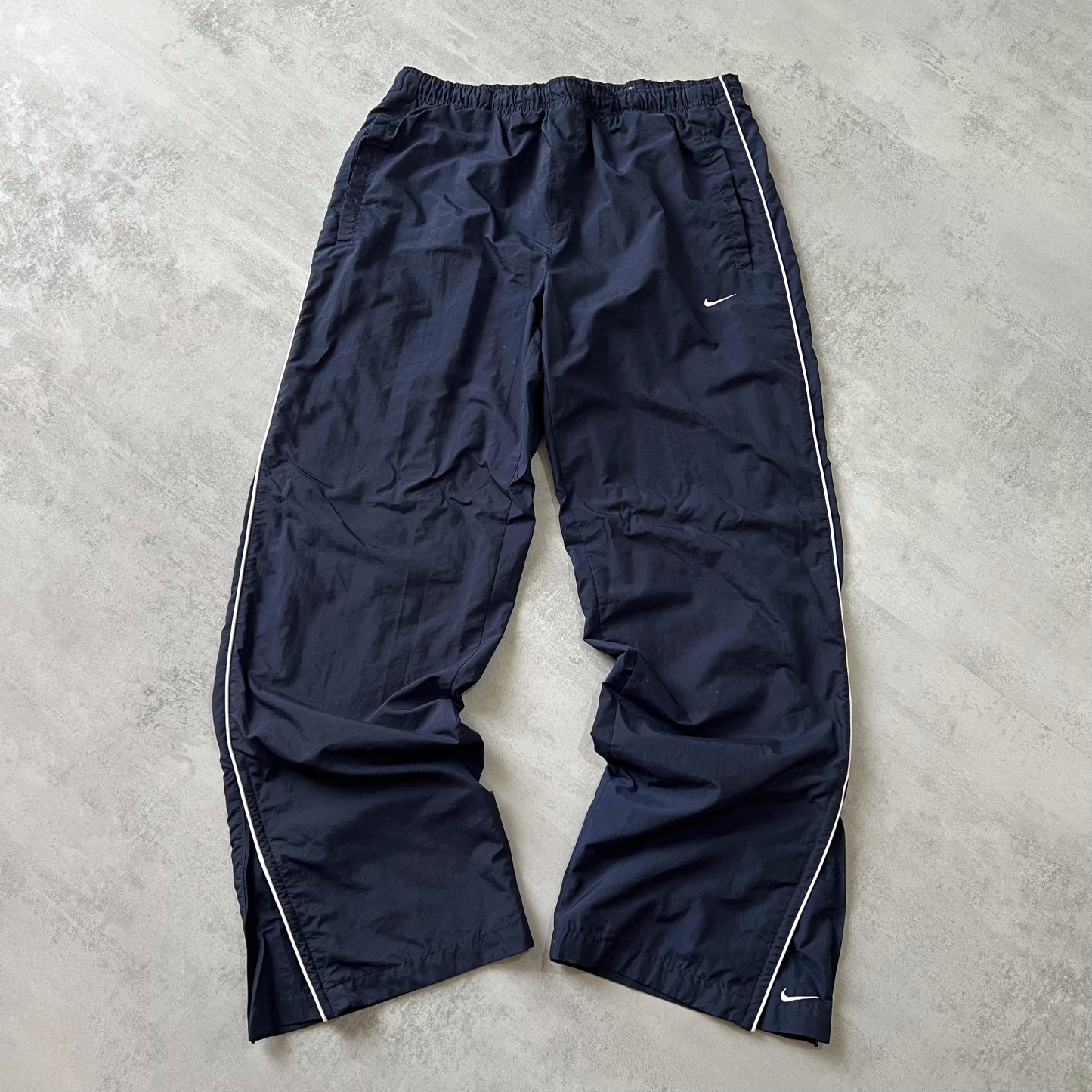 Nike RARE 2000s trackpants (L)