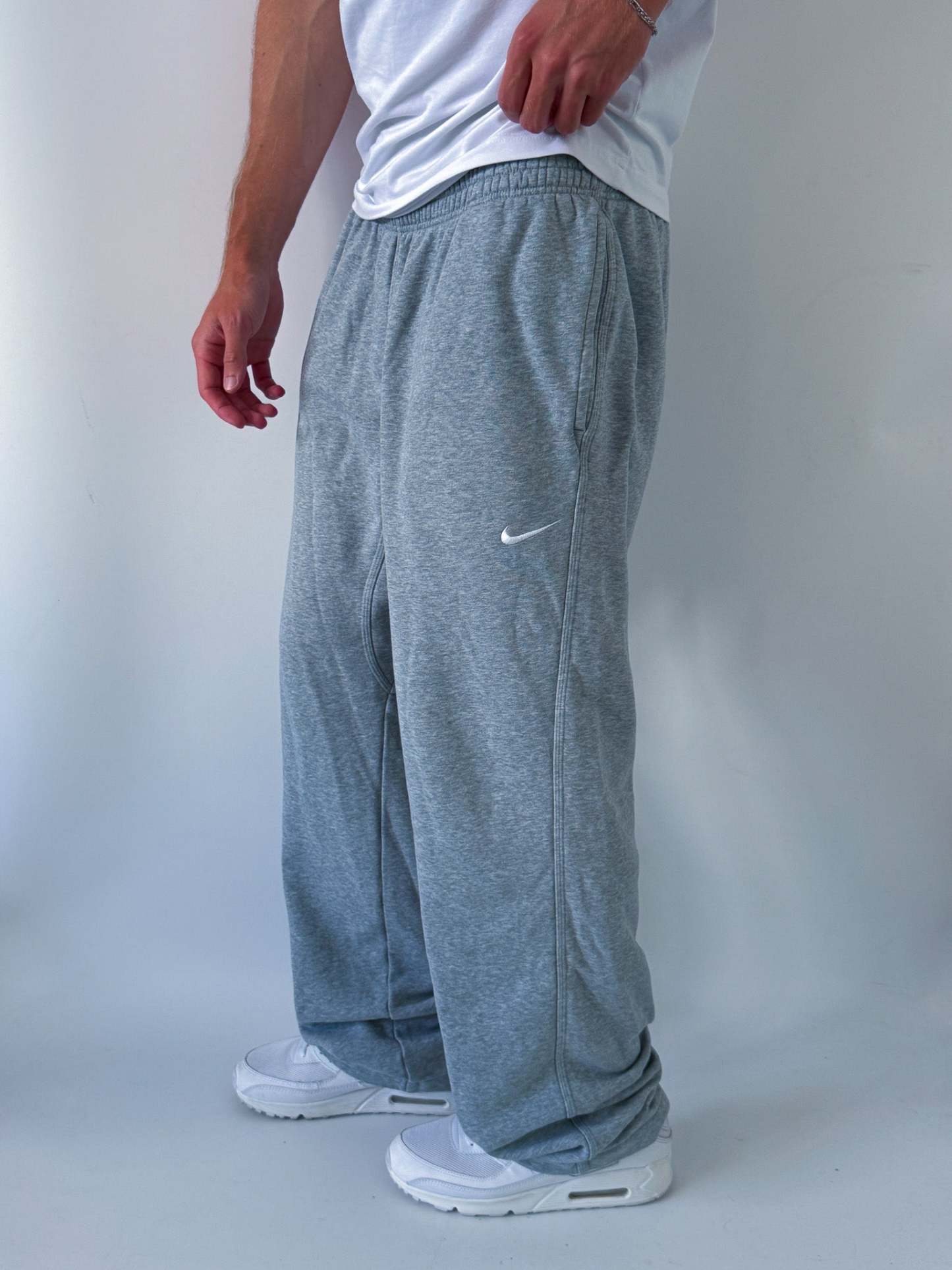 VINTAGE TRACKPANTS MYSTERY BOX (2 PIECES)