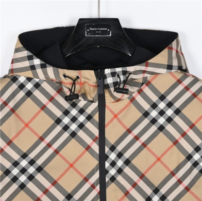 バーバリー(Burberry) 24ss チェック柄と戦馬のデザインが施された両面着可能なフード付きジャケット