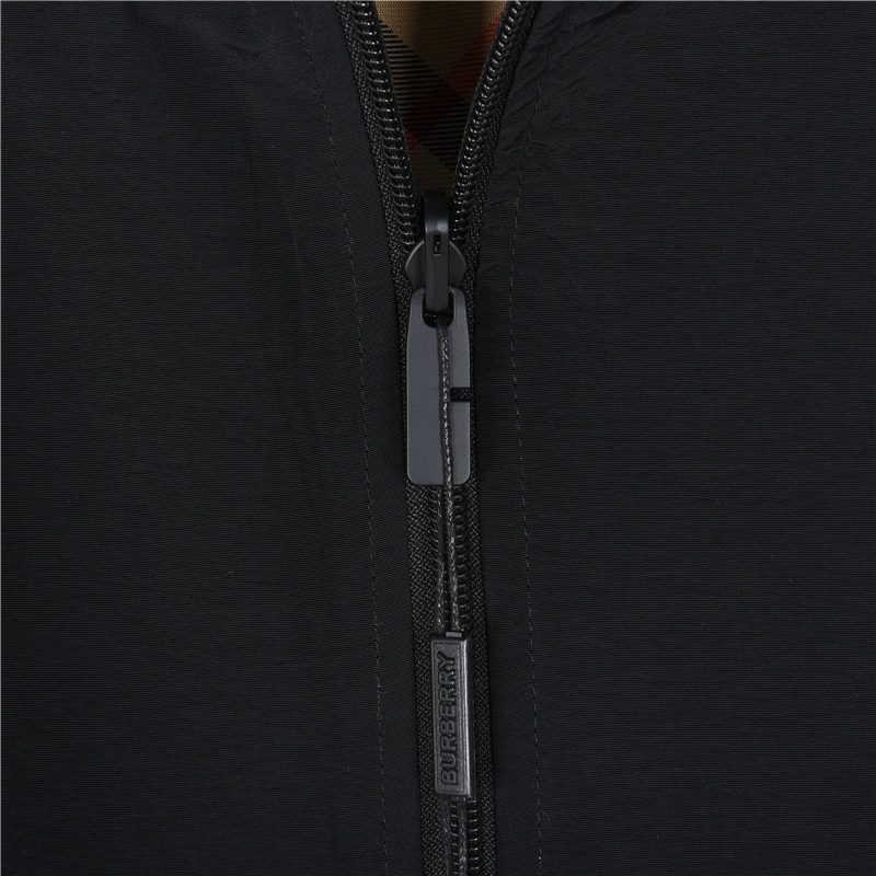 バーバリー(Burberry) 24ss チェック柄と戦馬のデザインが施された両面着可能なフード付きジャケット