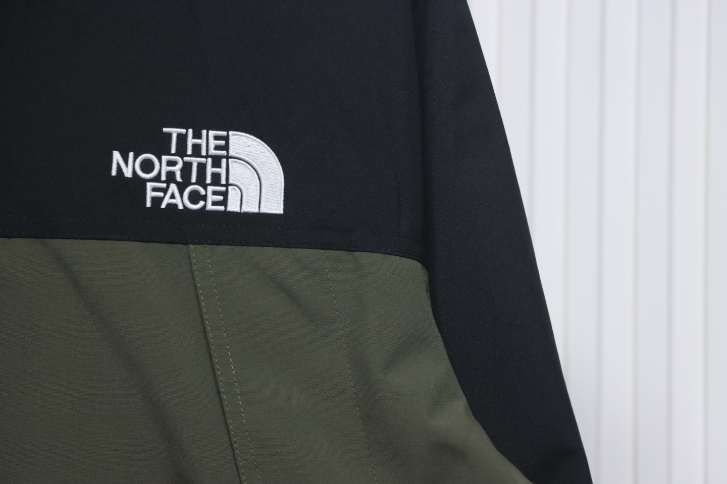 THE N0RTH FACE Hooded Camouflage Jacket Green