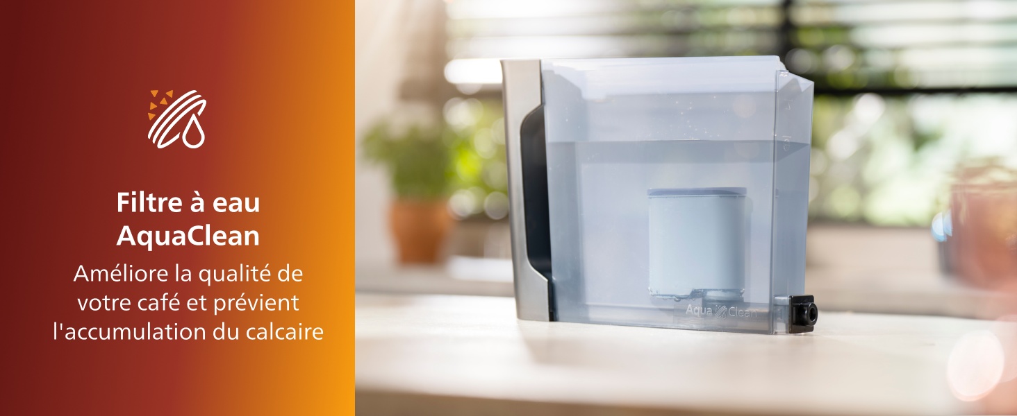 Le texte indique &laquo; Filtre &agrave; eau AquaClean &raquo;. Syst&egrave;me de filtration d'eau pour machine &agrave; caf&eacute; illustr&eacute; dans diff&eacute;rentes vues, avec r&eacute;servoir transparent et composant filtrant.