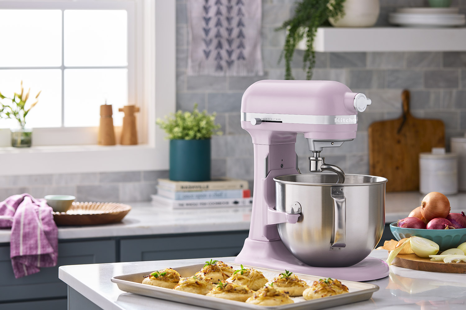 Bowl-lift Design for Maximum Stability and Powerful Mixing