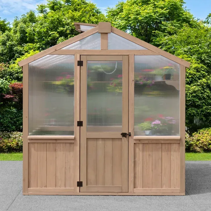 Serre de jardin Yardistry 8' x 10' – Un espace durable pour cultiver toute l’année