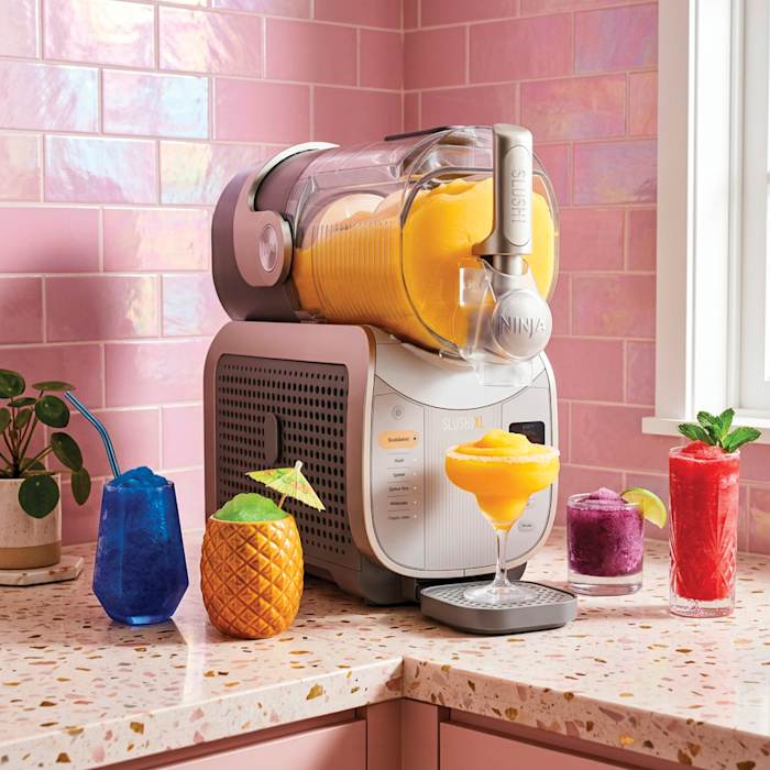 Nithtnja SLUSHi® XL Smart Frozen Drink Maker, 128 oz, Crema