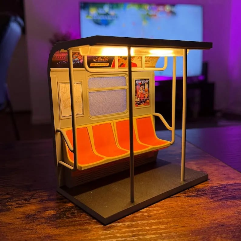 🚇NYC Subway Train Lamp – Includes 3 Interchangeable Posters🔥(Clean, no pee smell🤣)