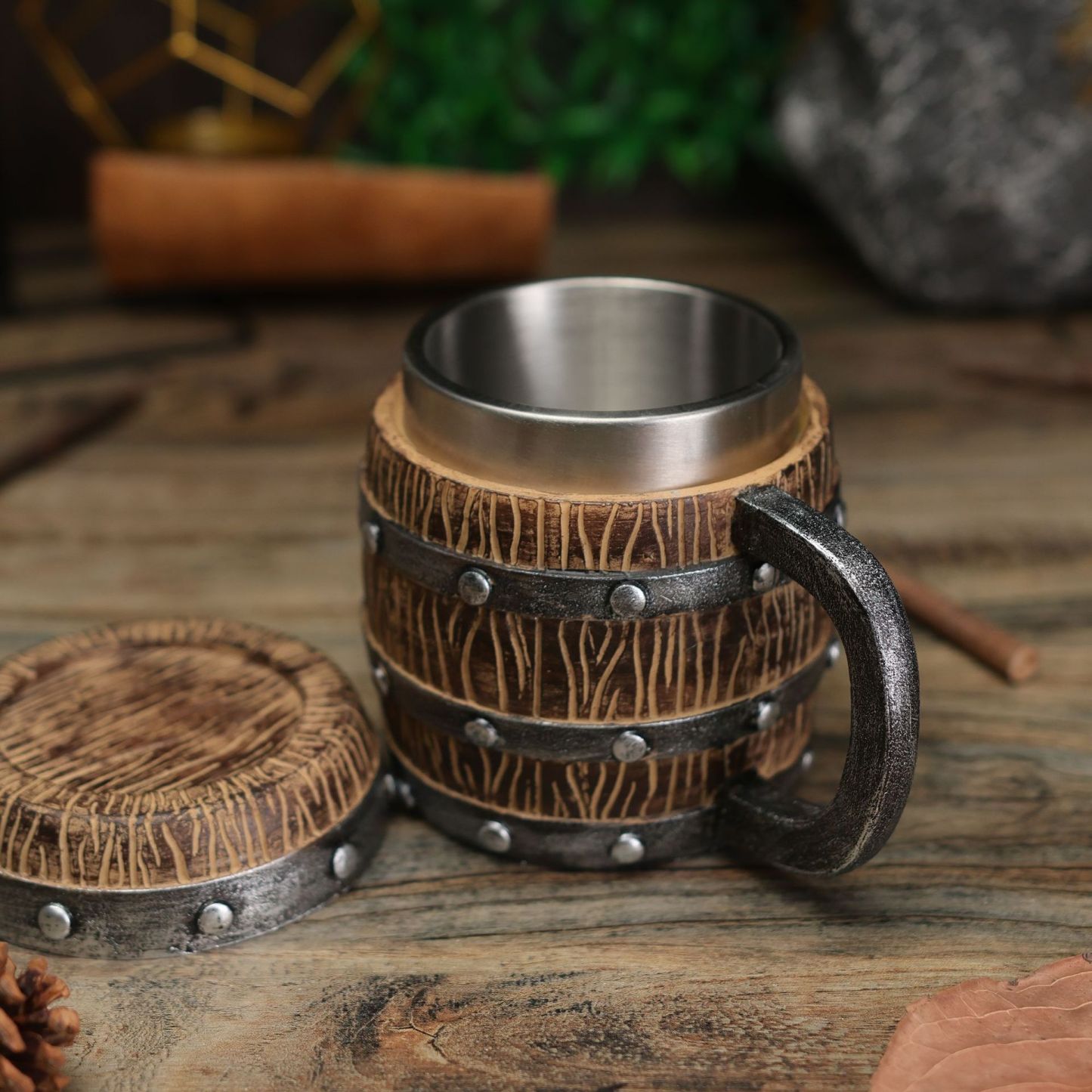 Stainless Steel Liner Wooden Barrel Mug with Lid – Oak Wood Grain & Rivet Decor Beer Tankard