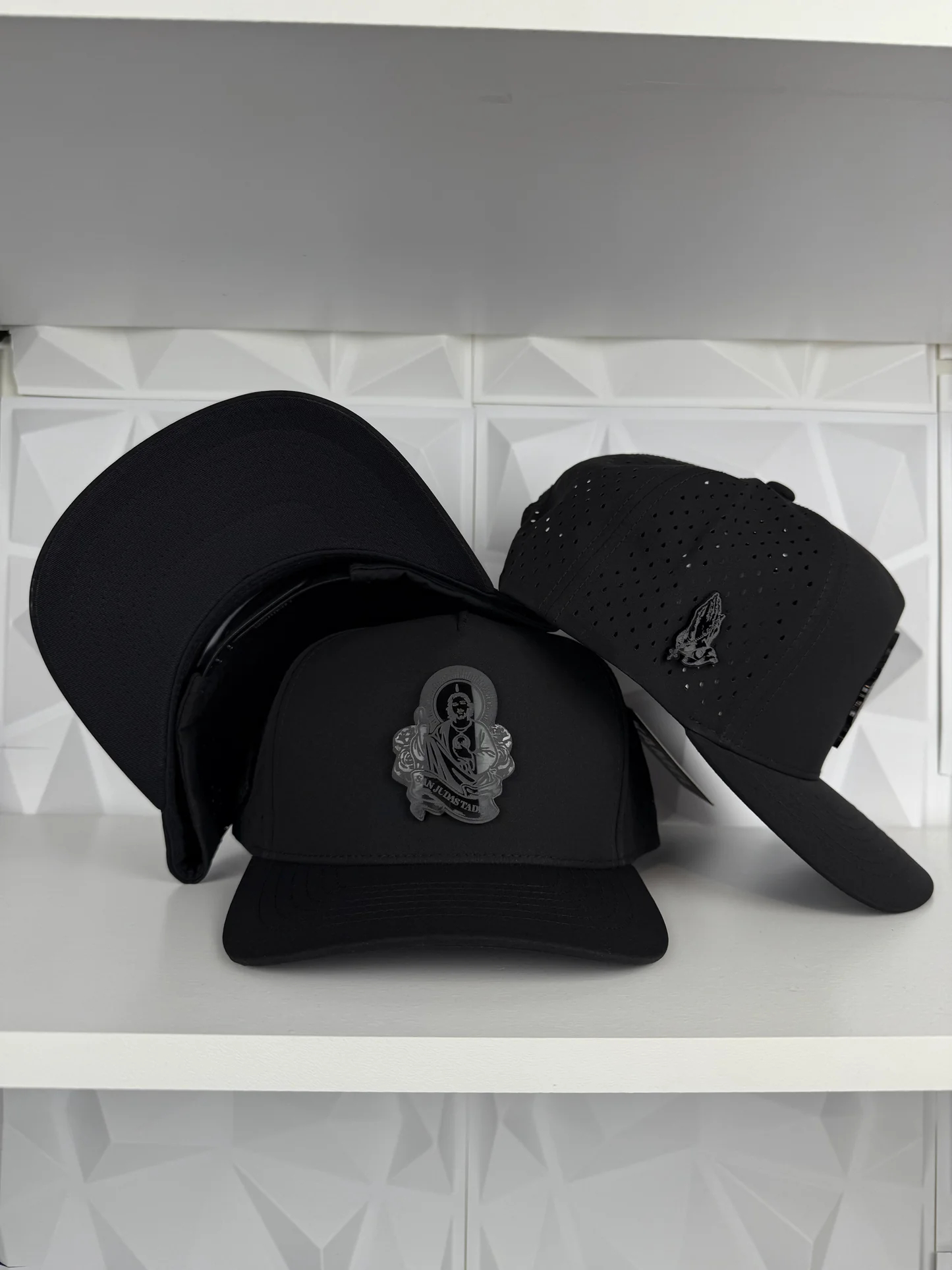 San Judas Placa Negra SnapBack Gorra-Negro Hydro