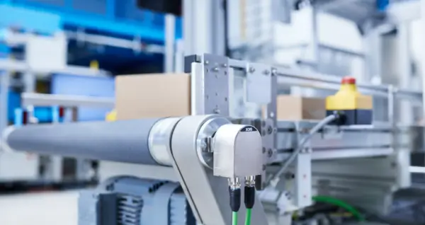 {"default":"SICK encoders and sensors for robotic positioning and feedback"}
