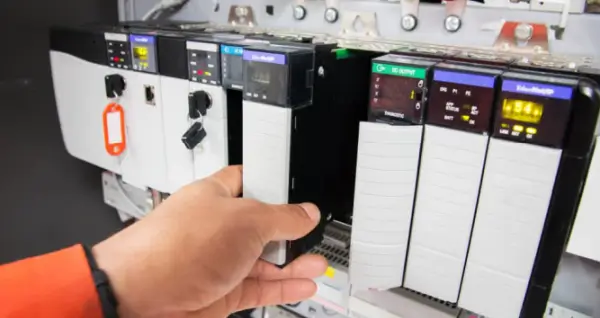 {"default":"Upgrading old PLC systems - three warning signs for automation engineers"}
