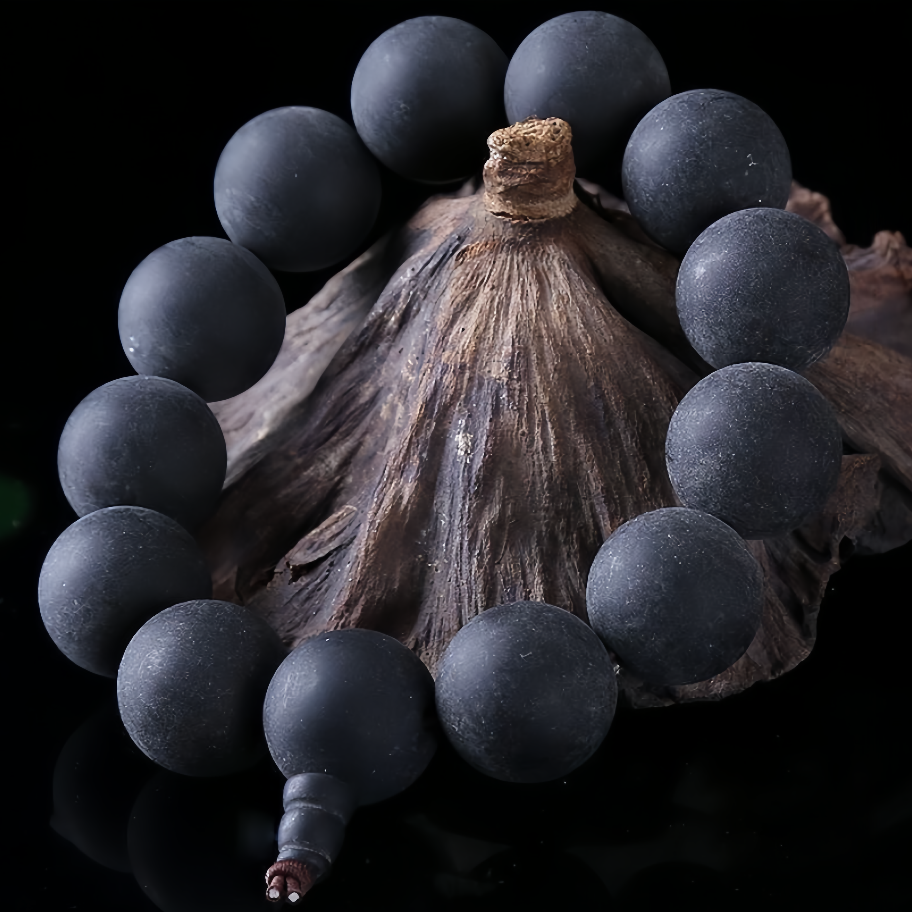 Natural Amber Medicinal Beads Agarwood Scented Buddhist Mala Bracelet- EclatDoré