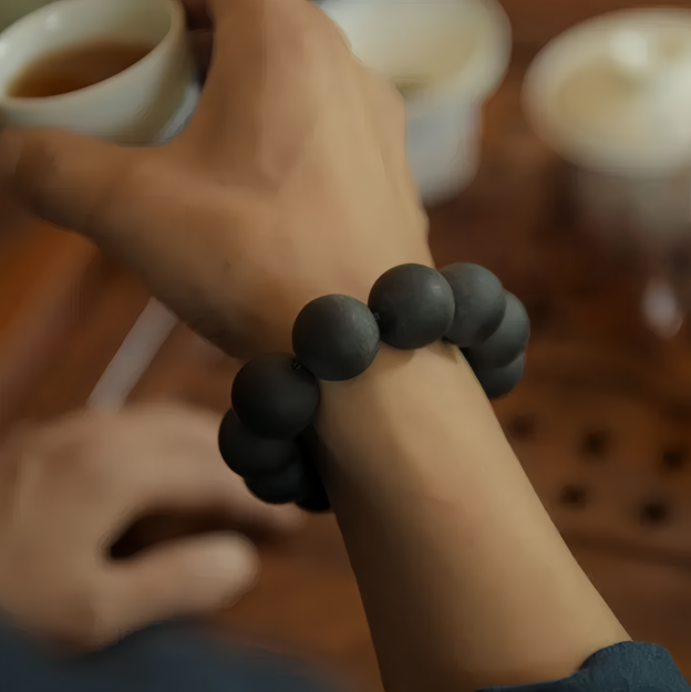 Natural Amber Medicinal Beads Agarwood Scented Buddhist Mala Bracelet- EclatDoré