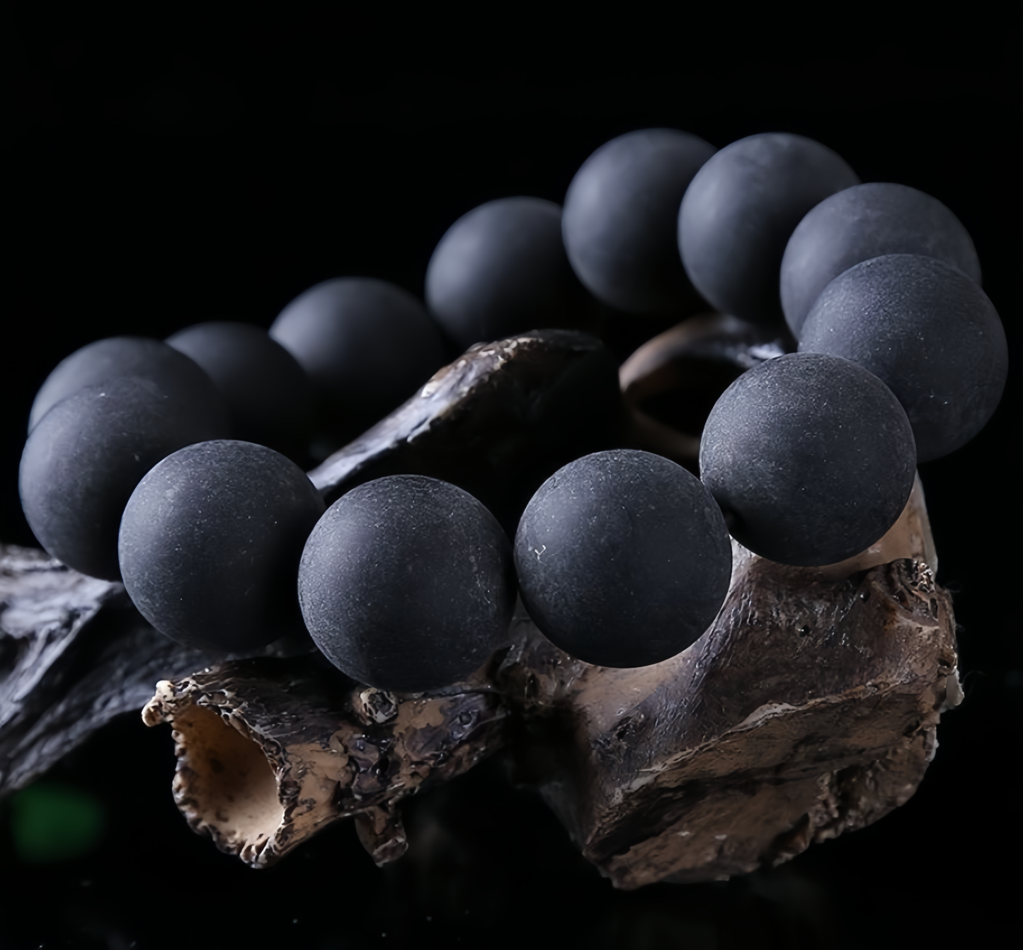 Natural Amber Medicinal Beads Agarwood Scented Buddhist Mala Bracelet- EclatDoré