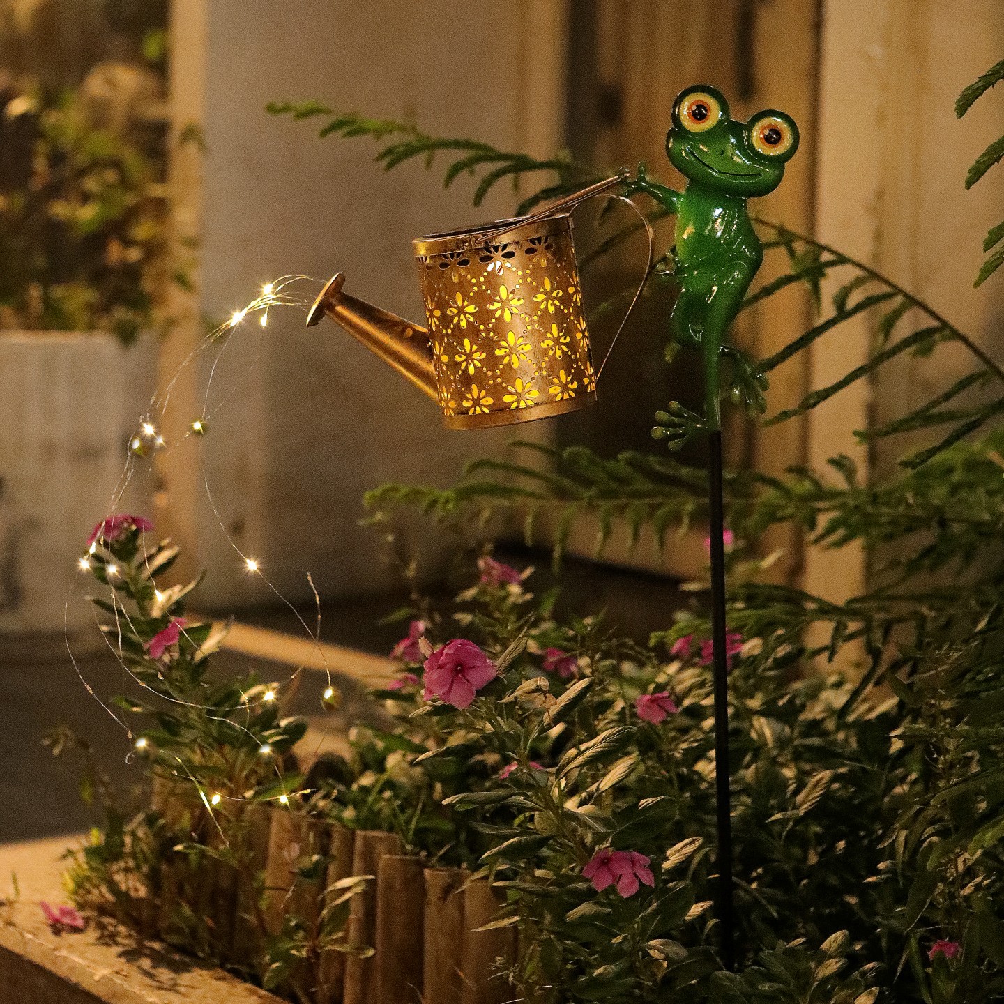 Solarbetriebene Weihnachtsmann-Gartenrasenleuchte.Keine Stromkosten, 100 % Solarenergie, Keine Kabel Erforderlich