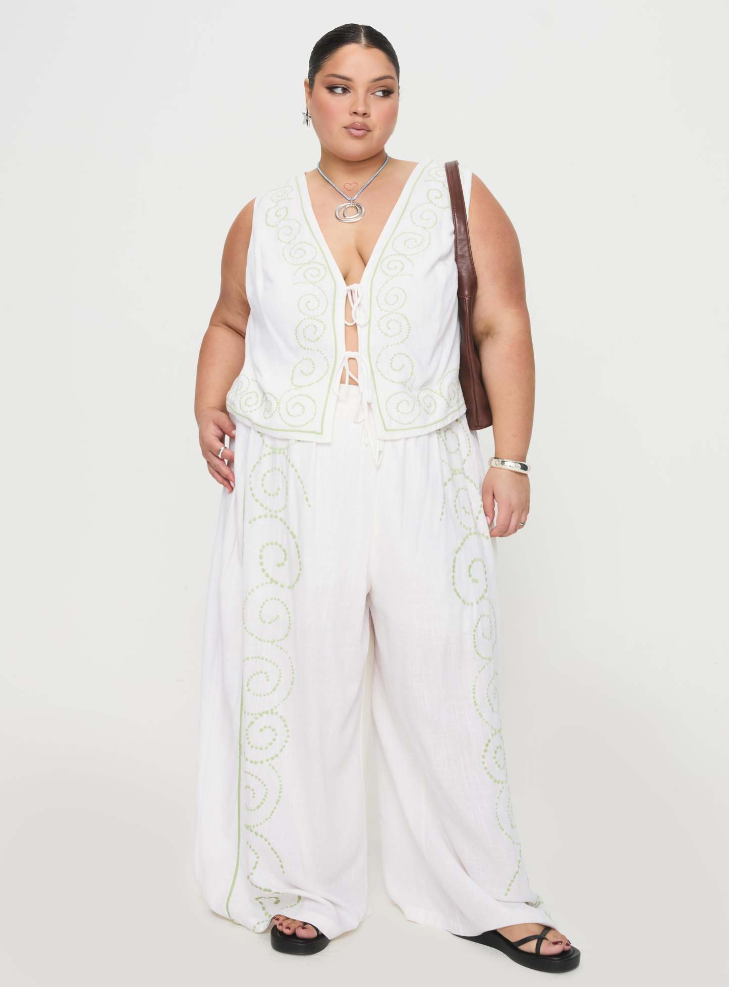 Kindred Tie Top White / Green Curve