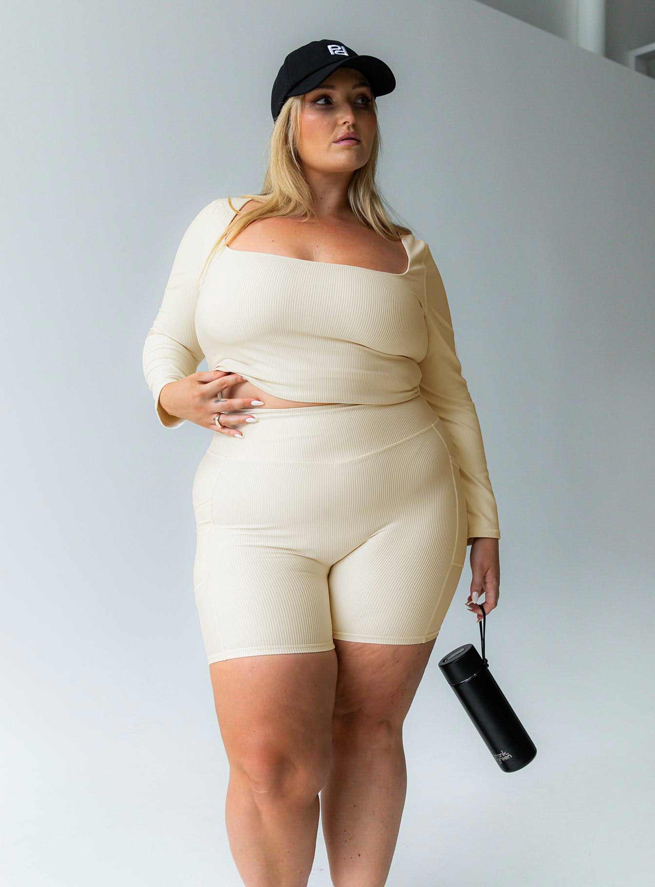 Thriving Activewear Top Latte Curve