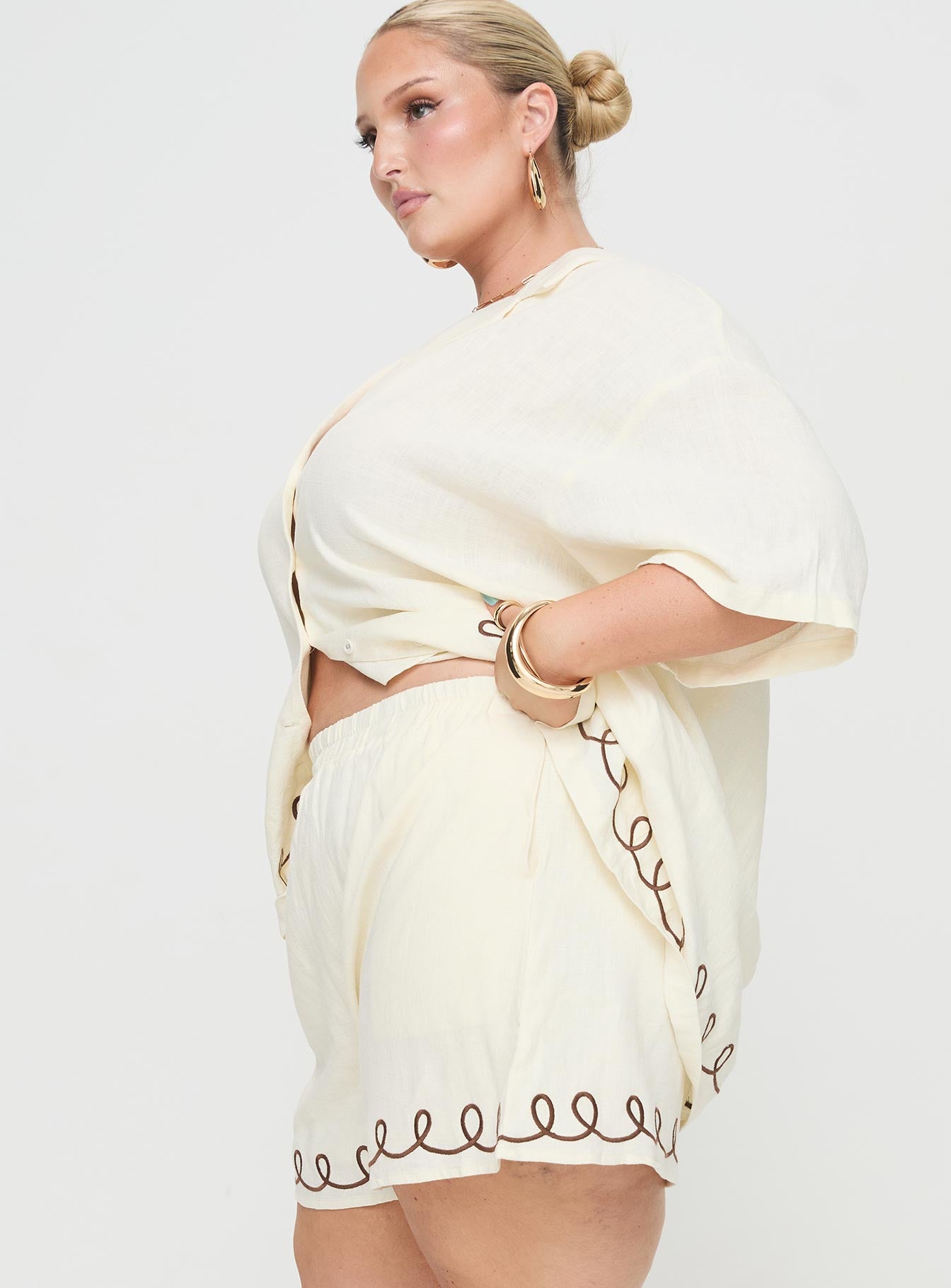 Jamari Linen Blend Shorts Cream / Brown Curve