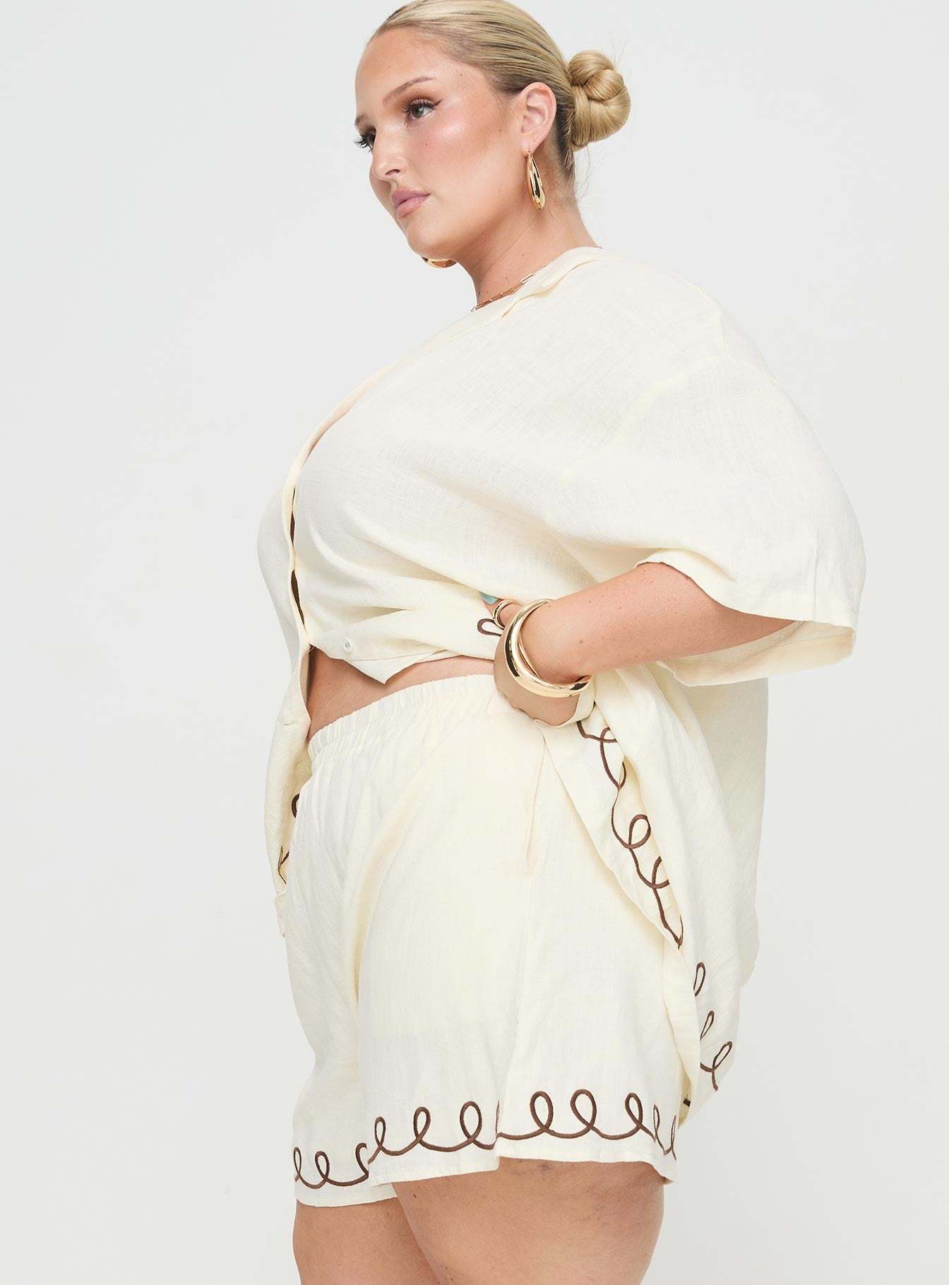 Jamari Linen Blend Shorts Cream / Brown Curve