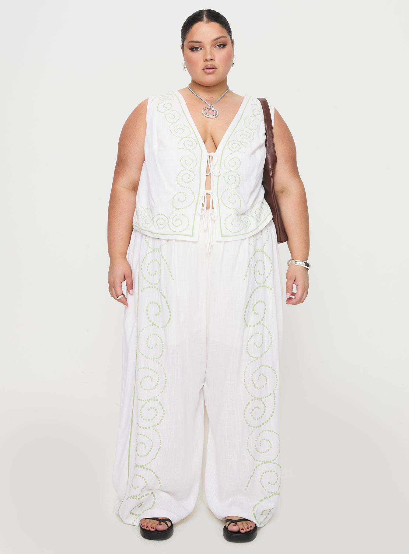 Kindred Tie Top White / Green Curve