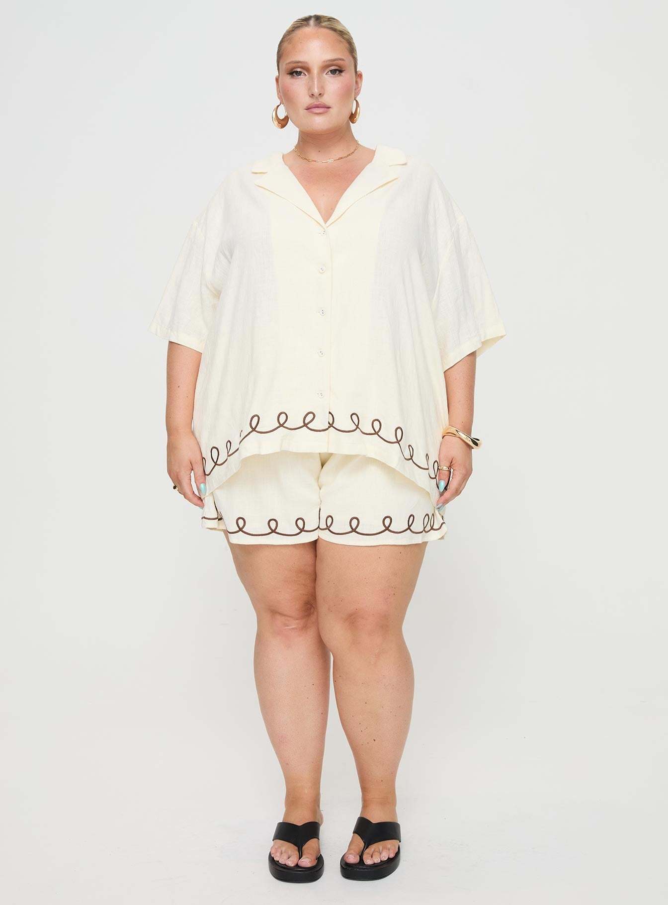 Jamari Linen Blend Shorts Cream / Brown Curve