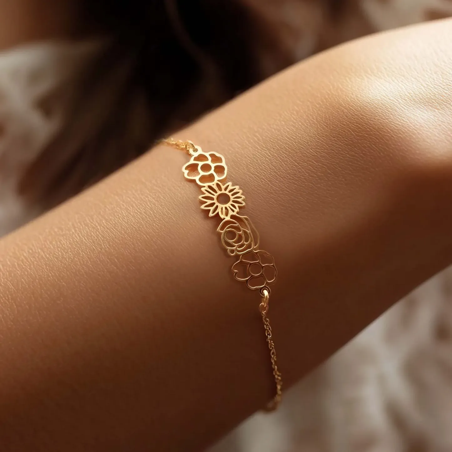 Custom 1-8 Birth Flower Outline Bracelet