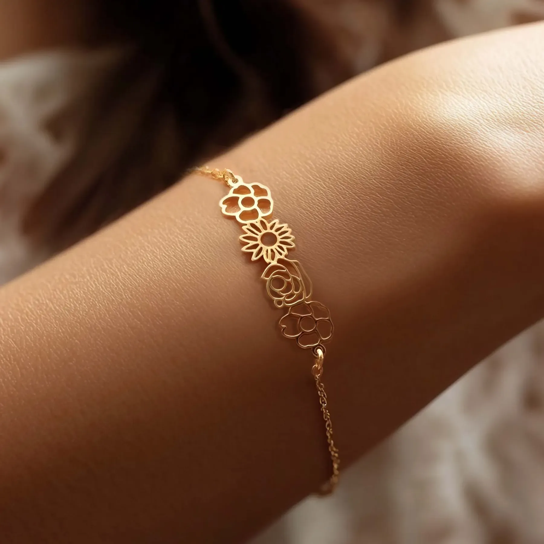 Custom 1-8 Birth Flower Outline Bracelet