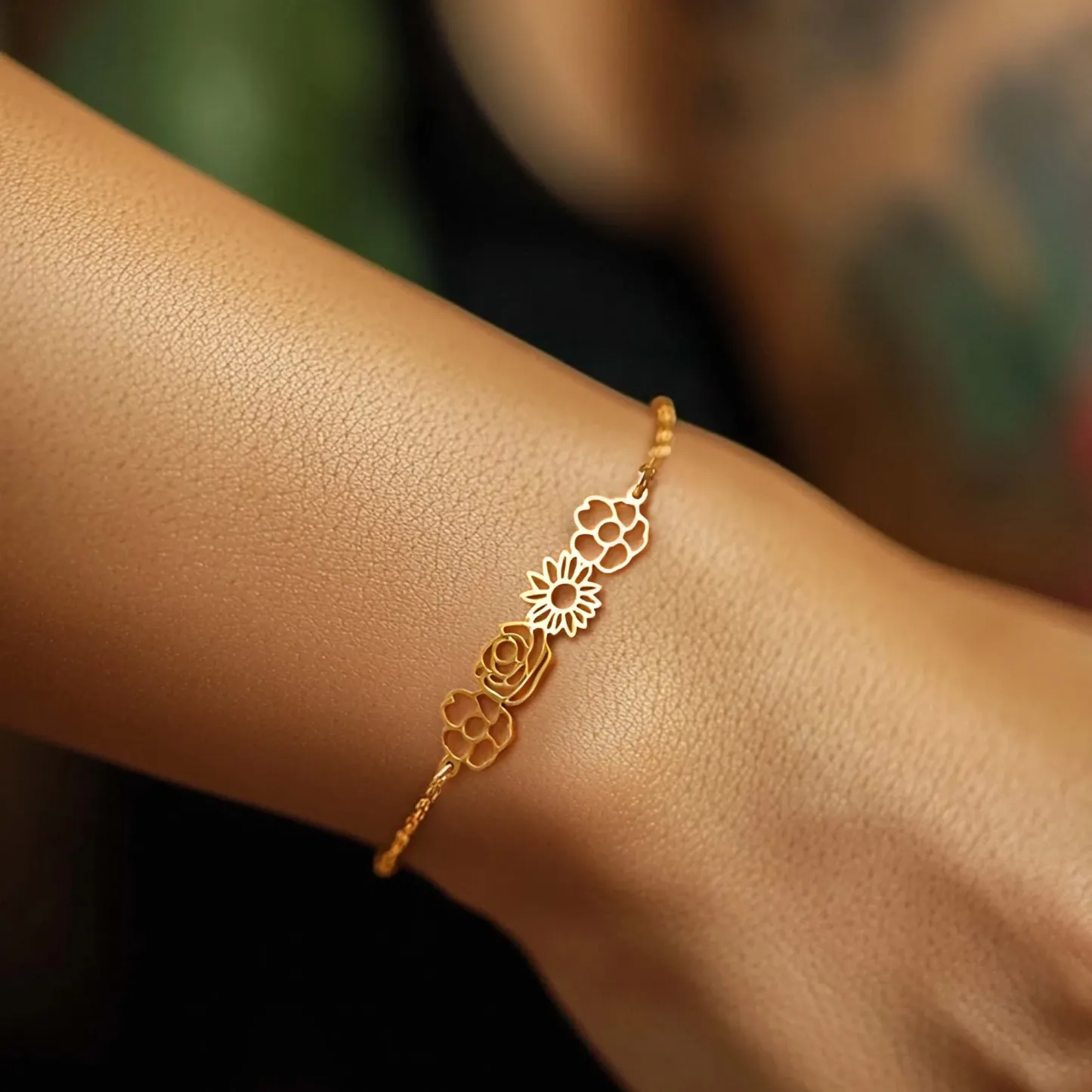 Custom 1-8 Birth Flower Outline Bracelet