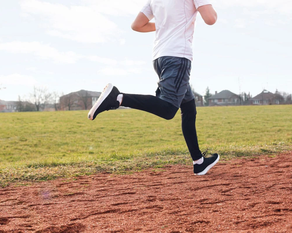 {"default":"athlete running on dirt track"}
