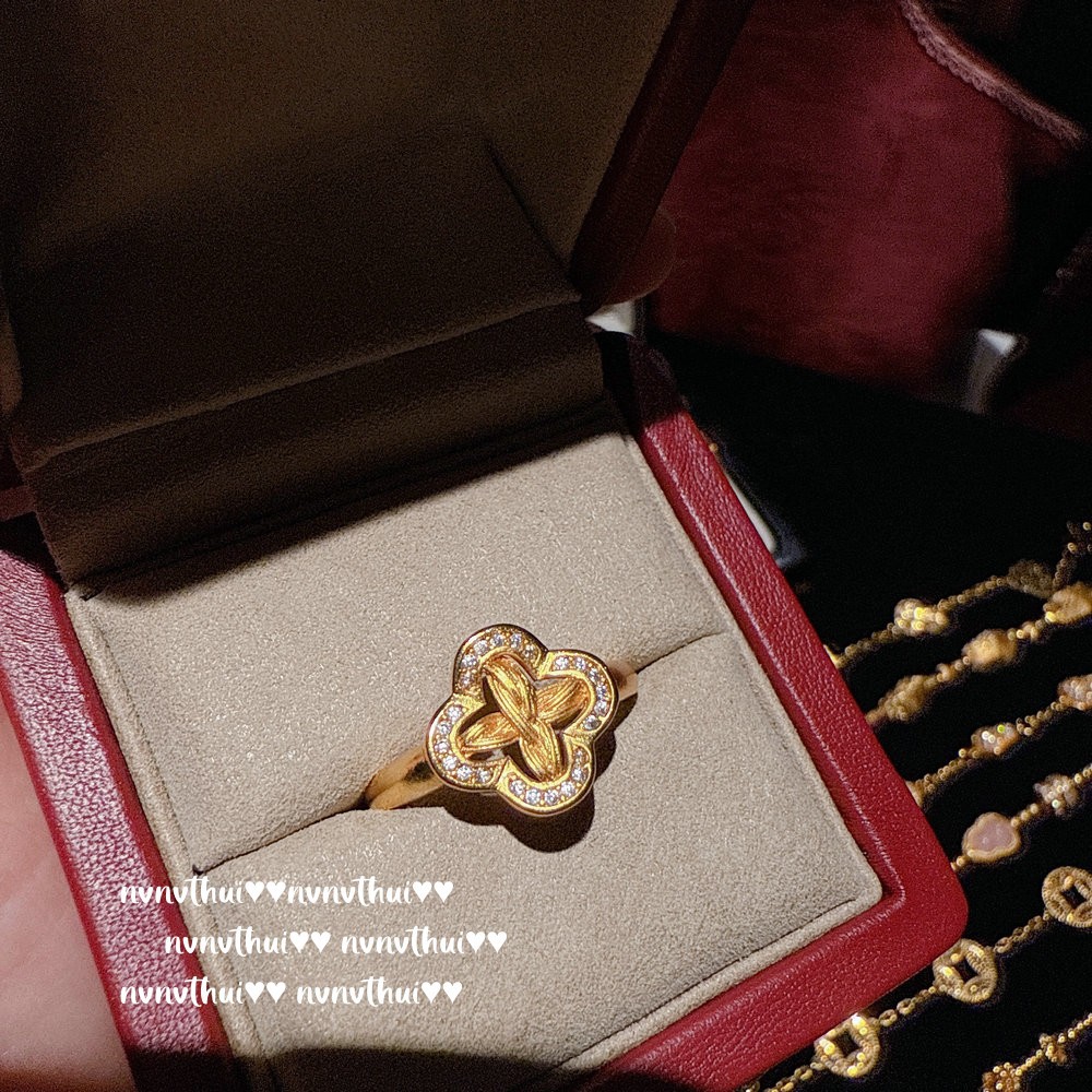 Light Retro Hollow - Sakura Bracelet Inlaid with Full Diamonds 