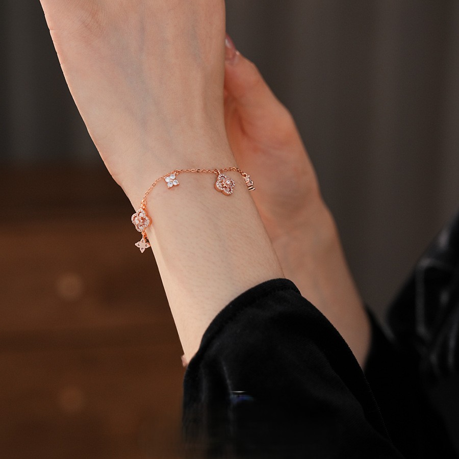 Sakura Pendant Bracelet