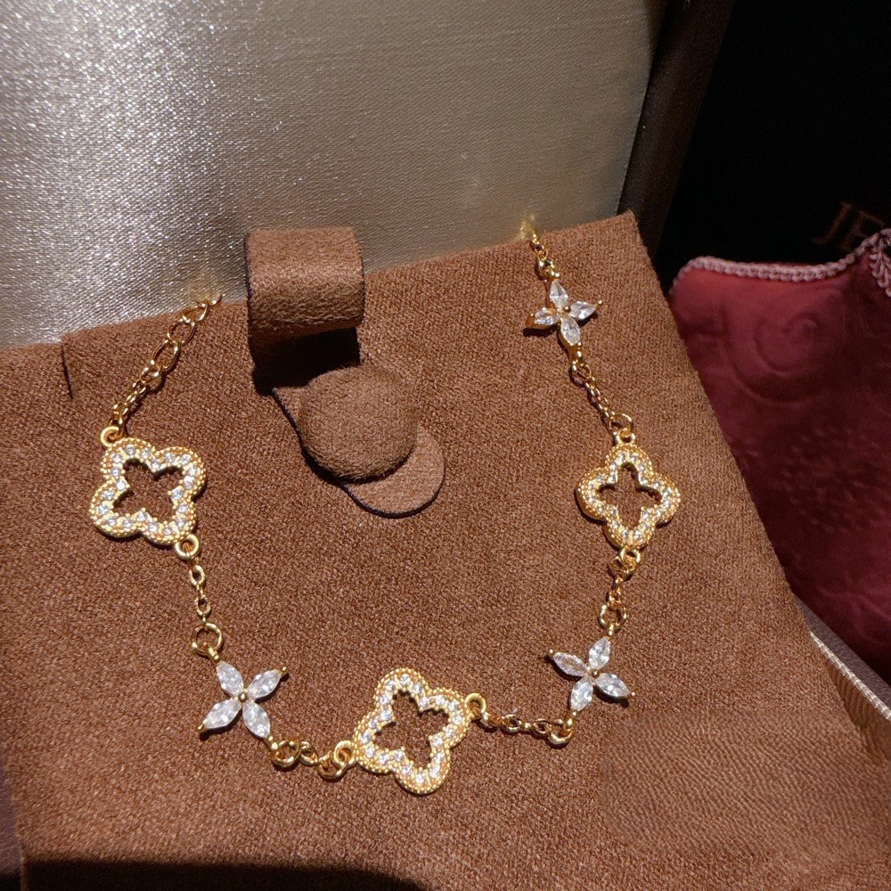 Light Retro Hollow - Sakura Bracelet Inlaid with Full Diamonds 